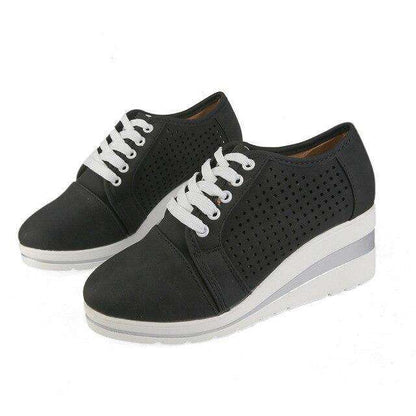 Ademende sleehak sneakers